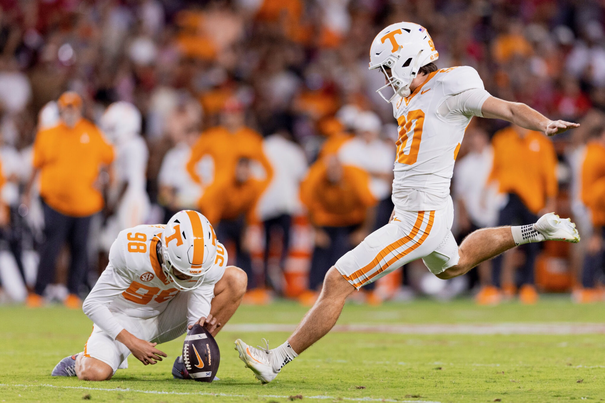 Place kicker Max Gilbert #90 of the Tennessee Volunteers